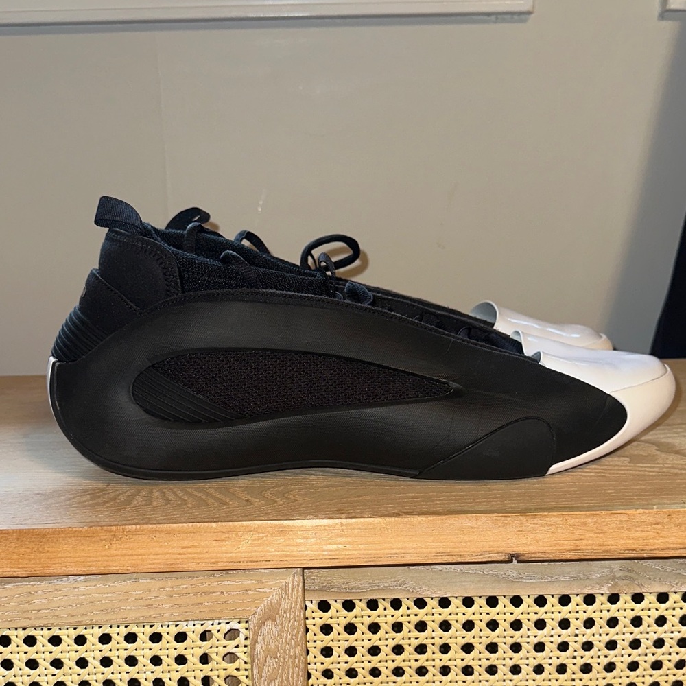 adidas Men's Black and White Low-Top Sneakers